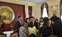 Президент Чыонг Тан Шанг посетил посольство Вьетнама в Пекине