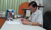 Вожак вещательной радиопередачи на кхмерском языке