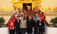 Вице-премьер СРВ Нгуен Тхиен Нян принял глав спортивных делегаций школьников стран ЮВА