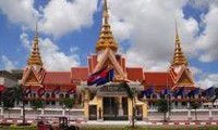 Парламентские выборы в Камбодже 2013: бюллетени за стабильность