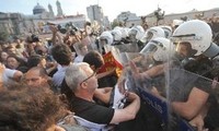 Турецская полиция вновь вынуждена использовать слезоточивый газ и водометы для разгона демонстрантов