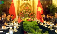 Глава МИД СРВ провел переговоры со своим китайским коллегой