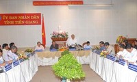 Вице-премьер Нгуен Суан Фук провел рабочие встречи с руководителями провинций Тиензянг и Лонган