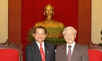 Генсек ЦК КПВ Нгуен Фу Чонг принял секретаря парткома города Вьентьяна