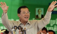 Хун Сен стал главой камбоджийского правительства на пятый срок