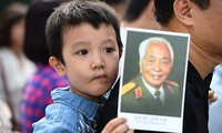 Жители Вьетнама выражают скорбь в связи с кончиной генерала Во Нгуен Зяпа