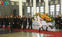 Во Вьетнаме проходит траурная церемония прощания с генералом армии Во Нгуен Зяпом