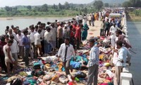 В Индии в результате давки погибли десятки человек