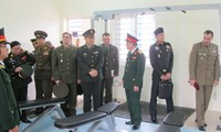Делегация военных атташе зарубежных стран посетила Командование войсками Ханоя