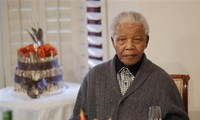 Состояние здоровья экс-президента ЮАР Нельсона Манделы улучшается