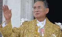 Король Таиланда призвал граждан сплотиться на благо стабильности в стране