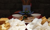 Рисовая лапша с жаренным тофу во креветочной пасте – специфическое ханойское уличное блюдо