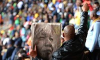 Жители ЮАР и мировые лидеры приняли участие в церемонии прощания с Манделой