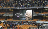 В пригороде Йоханнесбурга началась церемония прощания с Нельсоном Манделой