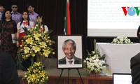 В г.Хошимине почтили память экс-президента ЮАР Нельсона Манделы