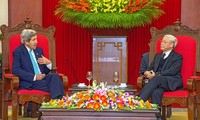 Вьетнамские руководители приняли госсекретаря США Джона Керри