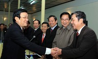 Президент СРВ посетил Вьетнамское общество по оказанию содействия семьям павших солдат