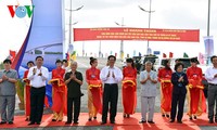 Премьер-министр Вьетнама принял участие в церемонии начала передвижения по мосту Намкан 