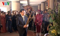 Президент СРВ Чыонг Тан Шанг возжигал благовония в память о королях Хунгах 