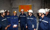 Вице-премьер Хоанг Чунг Хай посетил некоторые угольные компании в провинции Куангнинь