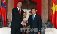 Президент Вьетнама принял министра обороны Словакии