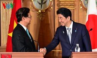 Премьер Вьетнама провел переговоры с главой японского правительства