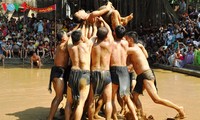 Фестиваль традиционных состязаний с мячом деревни Ван