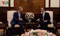 Президент Вьетнама принял послов зарубежных стран, которые прибыли для вручения верительных грамот