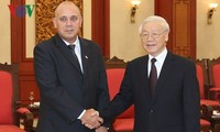 Глава Компартии Вьетнама принял китайскую и кубинскую делегации