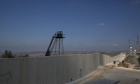 Израиль продолжает строительство бетонной стены на границе с Ливаном