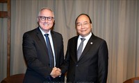 Нгуен Суан Фук предложил сингапурской корпорации Sembcorp расширить инвестиционную деятельность во Вьетнаме 