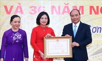 Премьер-министр Вьетнама посетил средную школу Дафук