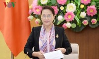 Спикер вьетнамского парламента встретилась с лучшими деятелями литературы и искусства