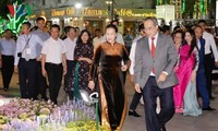 В связи с наступающим Тэтом в г.Хошимине открылась цветочная улица Нгуен Хюэ