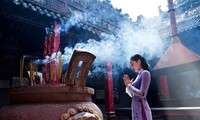 Ходить в пагоду в начале года – великолепная традиция в духовной жизни вьетнамцев