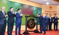 Премьер-министр Нгуен Суан Фук: Укрепляется вера в перспективы развития вьетнамской экономики