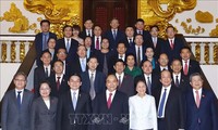 За дальнейшее укрепление отношений сотрудничества между партиями, правительствами и парламентами Вьетнама и Лаоса