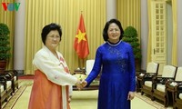 Вице-президент Вьетнама Данг Тхи Нгок Тхинь приняла делегацию Общества северокорейско-вьетнамской дружбы 