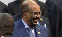 Правительство Судана сообщило об уходе президента Омара Аль-Башара в отставку 