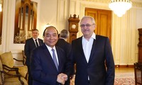 Премьер-министр Вьетнама Нгуен Суан Фук нанёс визит председателю Палаты депутатов Румынии Ливиу Драгне