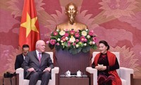 Спикер вьетнамского парламента приняла делегацию американских сенаторов