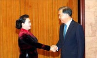 Спикер вьетнамского парламента встретился с председателем всекитайского комитета НПКС Китая