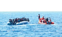 Многие люди были спасены у побережья Ливии