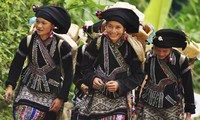 Традиционная женская одежда народности Лы в провинции Лайтяу