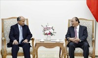 Премьер-министр Нгуен Суан Фук принял посла Саудовской Аравии и министра внешней торговли Кубы