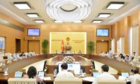 Продолжается 37-е заседание Постоянного комитета Нацсобрания Вьетнама