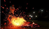 Субэтническая группа Заодо в провинции Диенбиен сохраняет ритуал танца на раскалённых углях