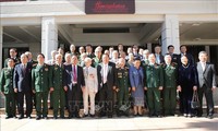 Генсек ЦК НРПЛ, президент Лаоса  принял бывших вьетнамских солдат-добровольцев в Лаосе