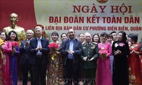 Премьер-министр Нгуен Суан Фук принял участие в празднике национального единства в Ханое