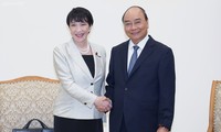 Премьер-министр Вьетнама принял министра внутренних дел и коммуникаций Японии